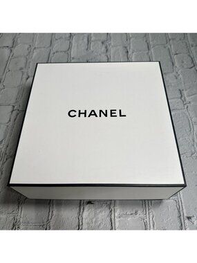 CHANEL Large Gift Box Authentic Black & White (9" x 9" x 4")